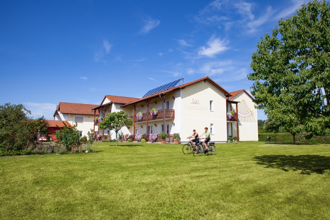 Hotel-Restaurant Teuschler-Mogg Bad Waltersdorf Inklusiv Genusscard Exterior photo