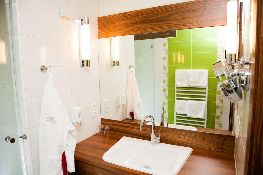Hotel-Restaurant Teuschler-Mogg Bad Waltersdorf Inklusiv Genusscard Room photo